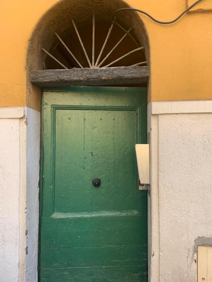 Apartment 33 On The Old Historic Senate Square Niza Exterior foto